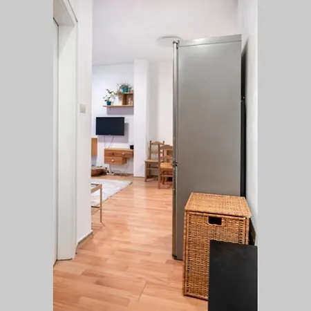 Apartment Vivid And Stylish 1 Bedroom *